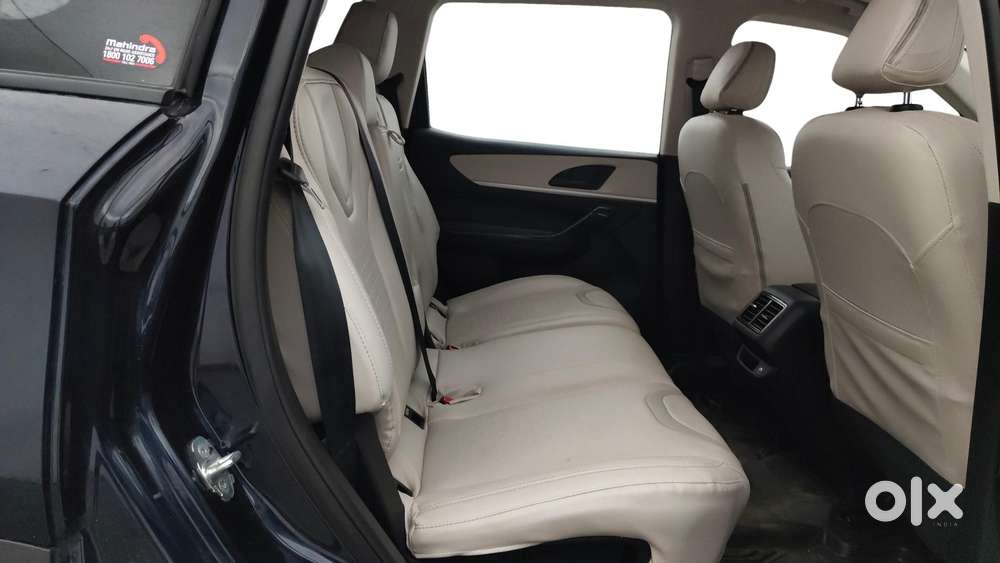 Mahindra Xuv700 2.0 Ax 7 Petrol At Str, 2024, Petrol