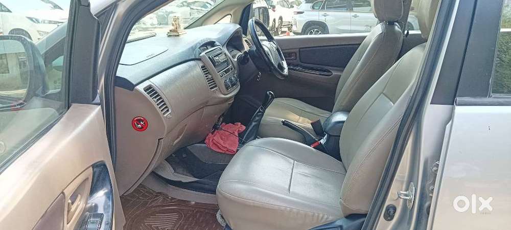 Toyota Innova 2.5 E, 2015, Diesel