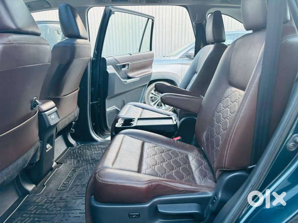 Toyota Innova Hycross 2.0 Zx (o) Hybrid 7 Str, 2023, Petrol