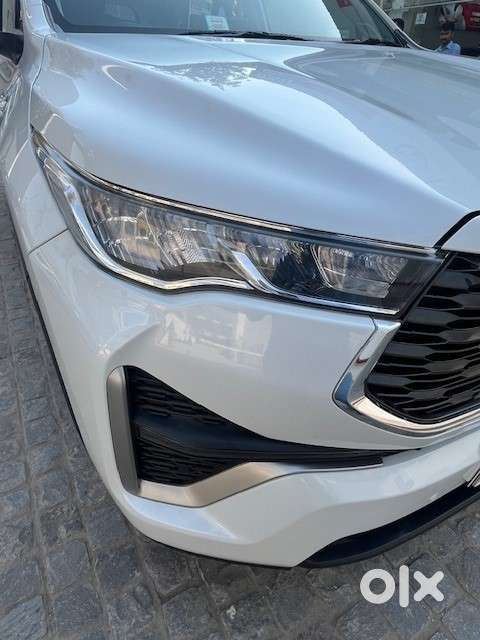 Toyota Innova Hycross 2.0 Zx (o) Hybrid 7 Str, 2023, Petrol