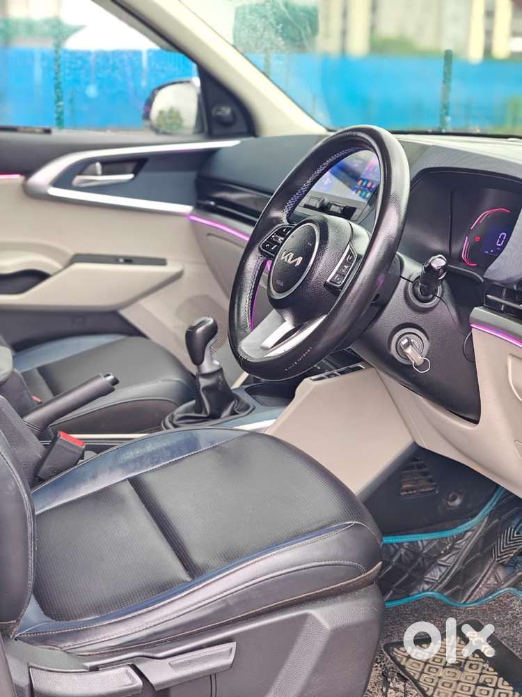 Kia Carens G 1.5 6mt Premium (o) 7-seater, 2023, Petrol