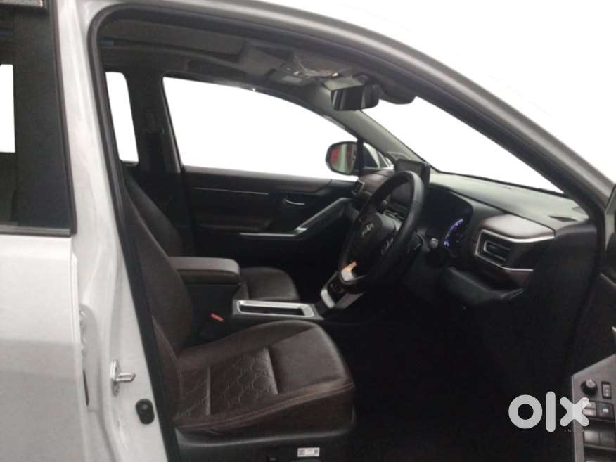 Toyota Innova Hycross 2.0 Zx Hybrid 7 Str, 2023, Petrol