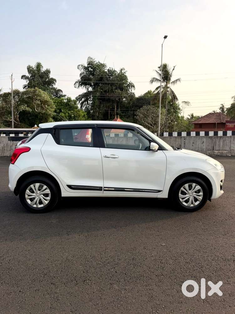Maruti Suzuki Swift Vxi 1.2 Abs Bs-iv, 2018, Petrol
