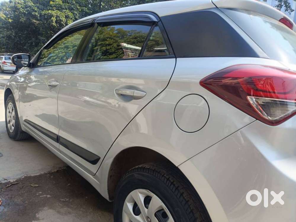 Hyundai I20 Sportz 1.2 Ivt Dual Tone, 2015, Cng & Hybrids