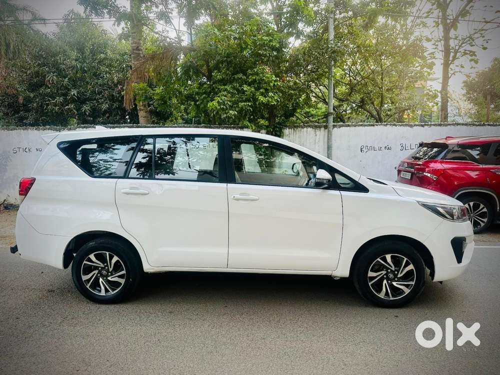 Toyota Innova Crysta 2.4 G Mt 8s, 2023, Diesel