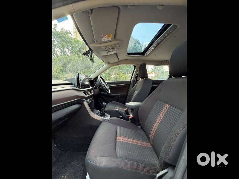 Maruti Suzuki Brezza 1.5 Zxi Smart Hybrid Dual Tone, 2025, Petrol