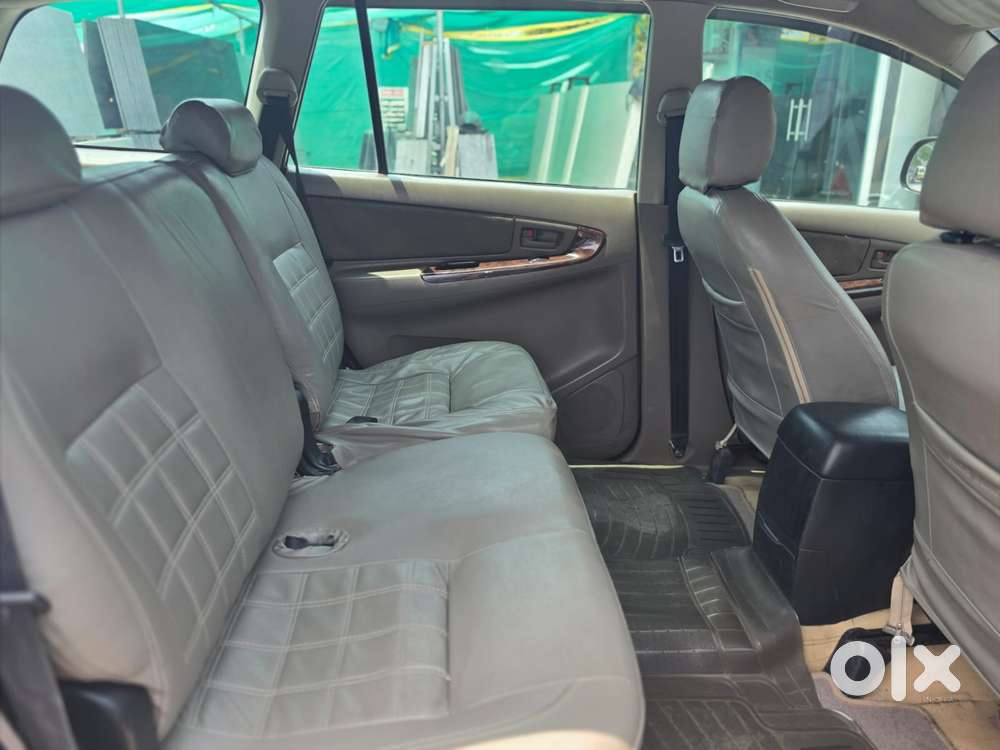 Toyota Innova 2.5 G (diesel) 8 Seater, 2015, Diesel