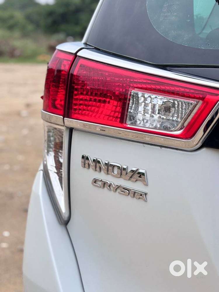 Toyota Innova Crysta 2.4 G Plus Mt 8 Str, 2025, Diesel