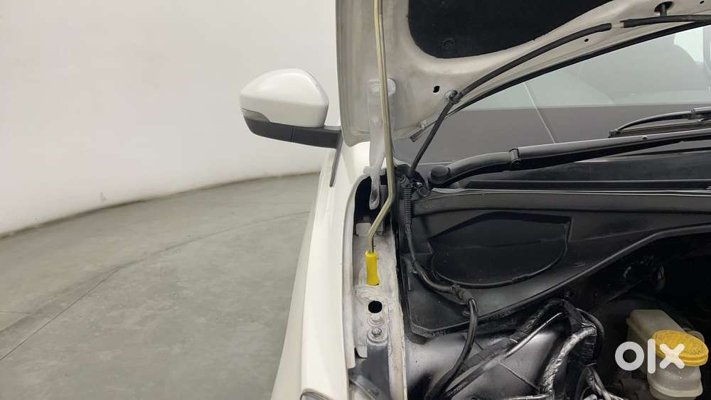 Tata Tiago Xza, 2017, Petrol