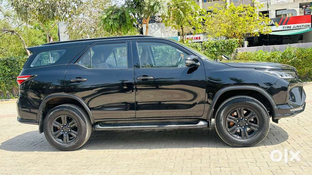 Toyota Fortuner Legender