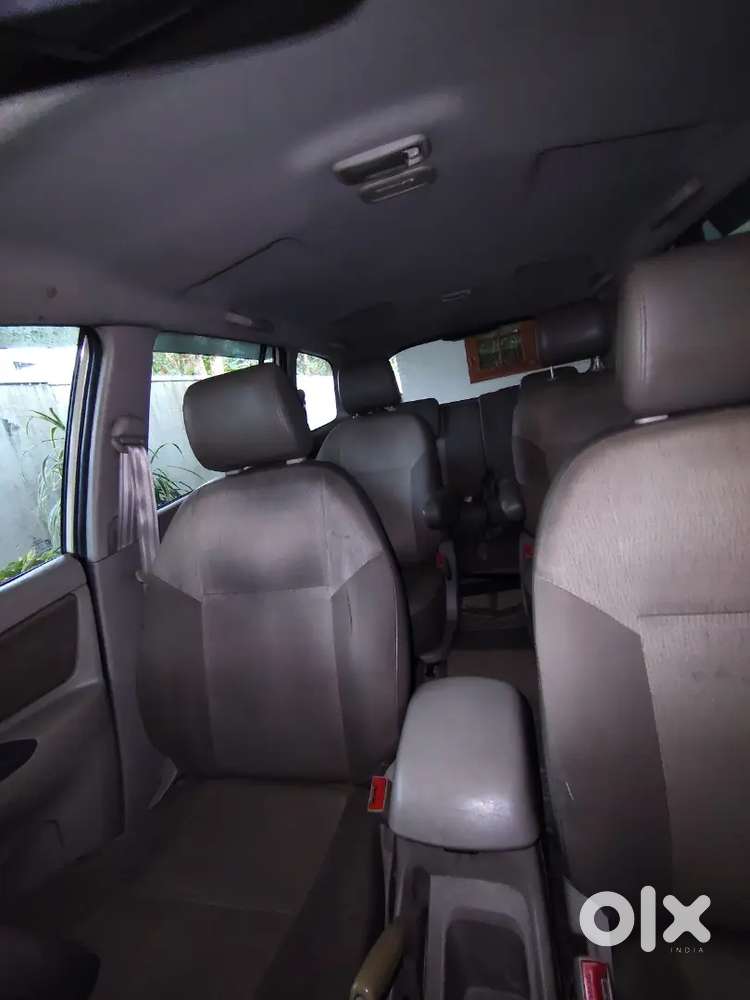 Toyota Innova 2012 Diesel Good ( Rate Is Negotiable)