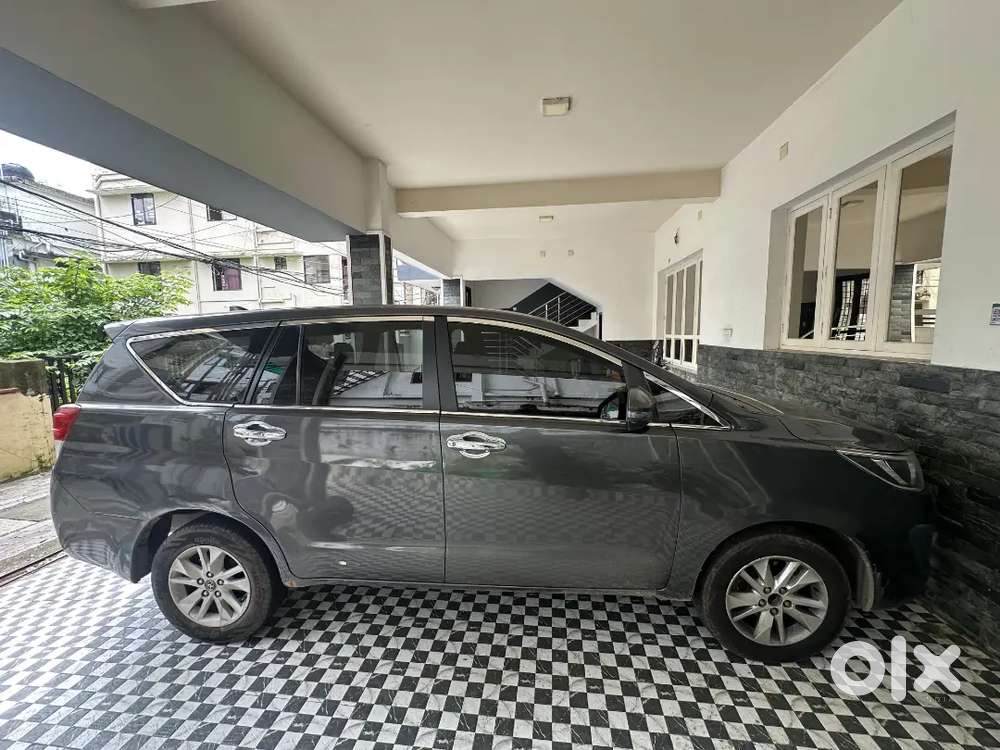 2017 Model Innova Crysta 2.4 G Manual Diesel