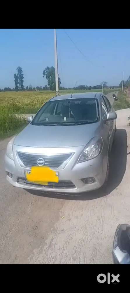 Nissan Sunny 2012