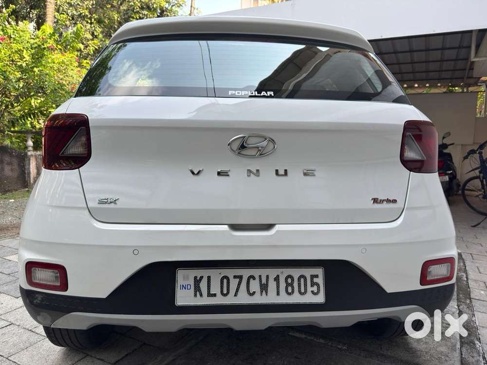 Hyundai Venue 2021 Petrol 18337 Km Driven Well Maintained