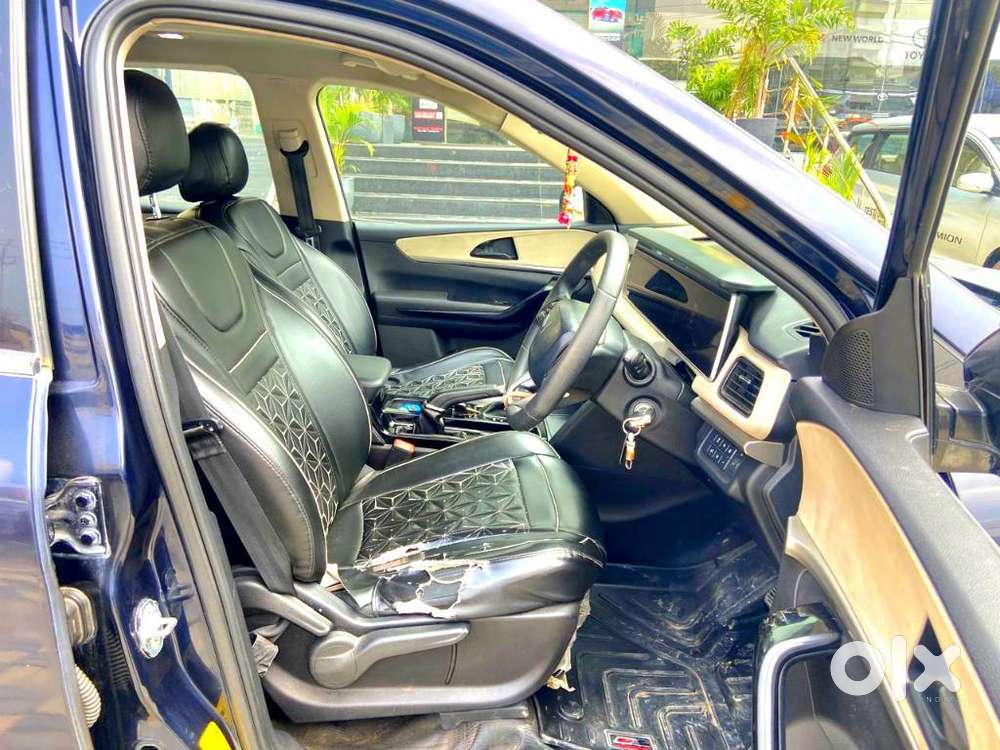 Mahindra Xuv700 2.2 Ax 5 Diesel At 7 Str, 2022, Diesel
