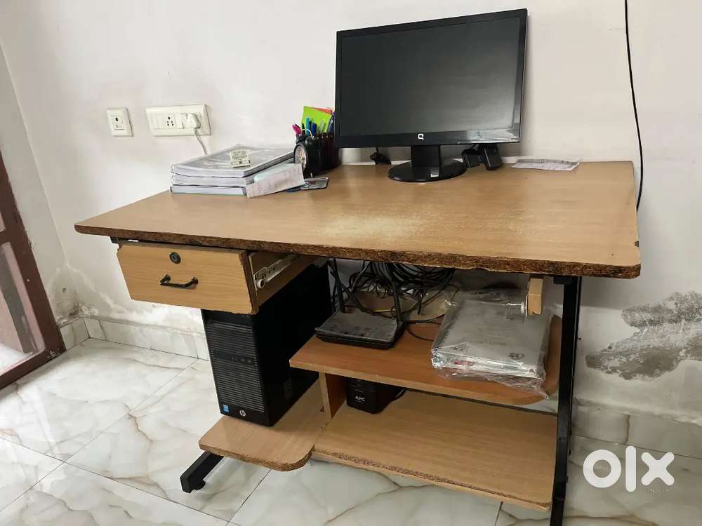 A computer with monitor, CPU,UPS