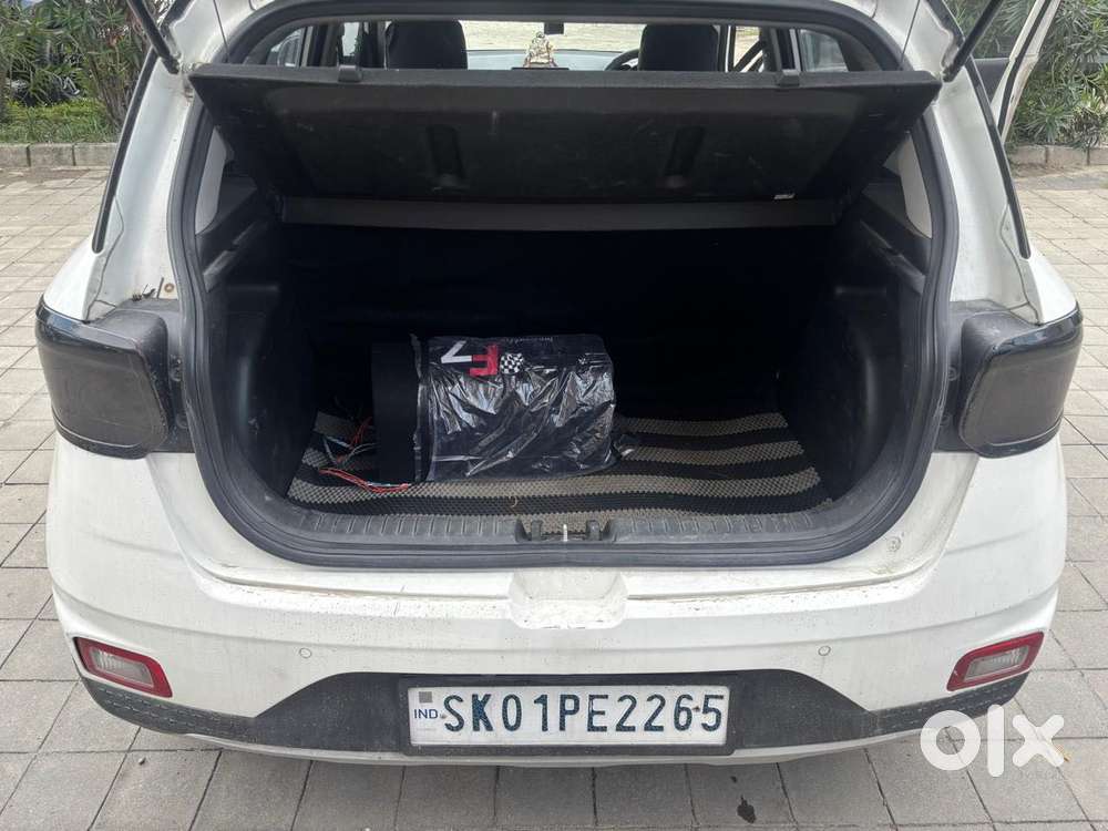 Hyundai Venue Sx (o) Mt 1.5 Diesel Dual Tone, 2020, Diesel