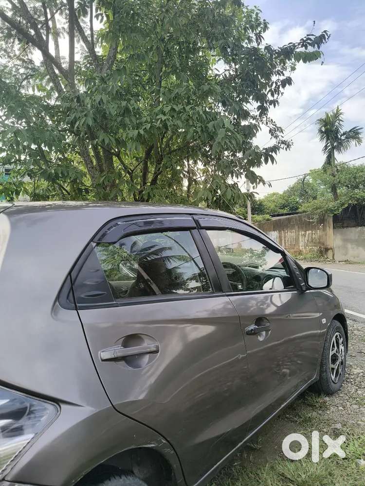 Honda Brio Mt Petrol 2nd Owner 2012