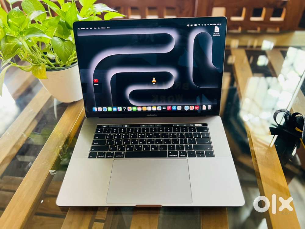 Macbook pro i7 15inch 16GB 256Gb