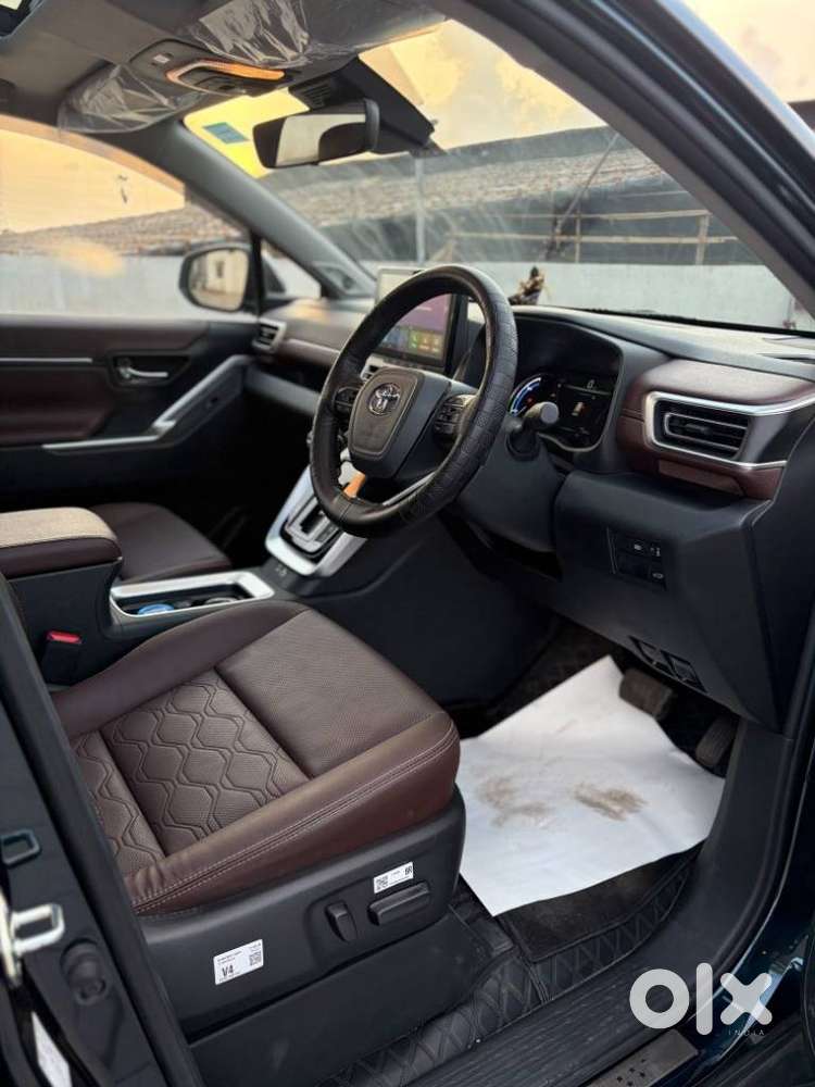 Toyota Innova Hycross 2.0 Zx (o) Hybrid 7 Str, 2026, Petrol