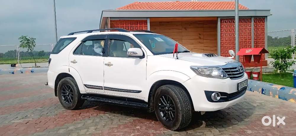 ***urgent*** Toyota Fortuner 2016 Diesel Manual