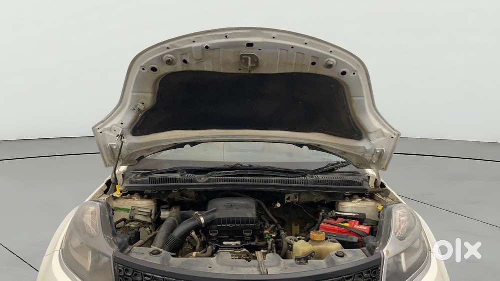 Tata Nexon 1.2 Revotron Xe, 2018, Petrol
