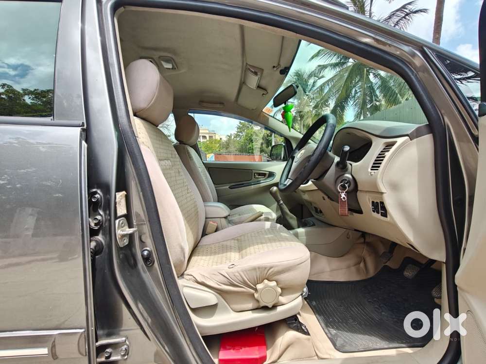 Toyota Innova 2009-2011 2.5 Gx 8 Str, 2010, Diesel