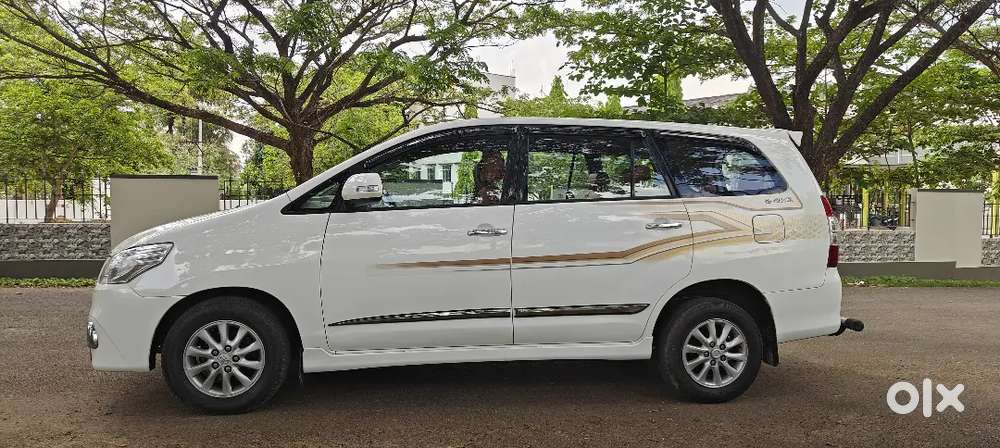 Toyota Innova 2014 Diesel Well Maintained