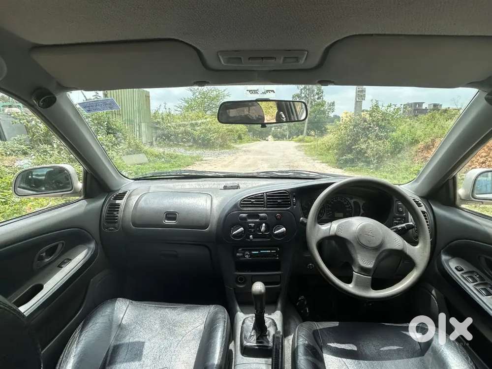 Mitsubishi Lancer 1.5 LX 2001