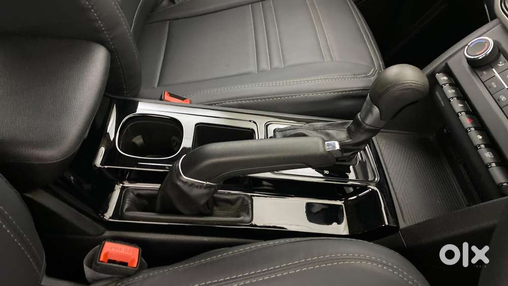 Mahindra Xuv700 2.0 Ax 5 Petrol At Str, 2023, Petrol
