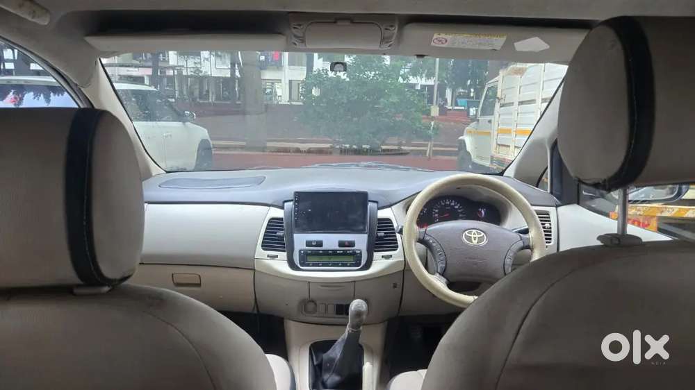 Toyota Innova 2.5 V 2011