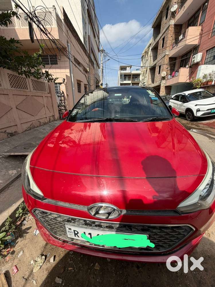 Dual Tone Red Black Hyundai I20 Excellent Condition