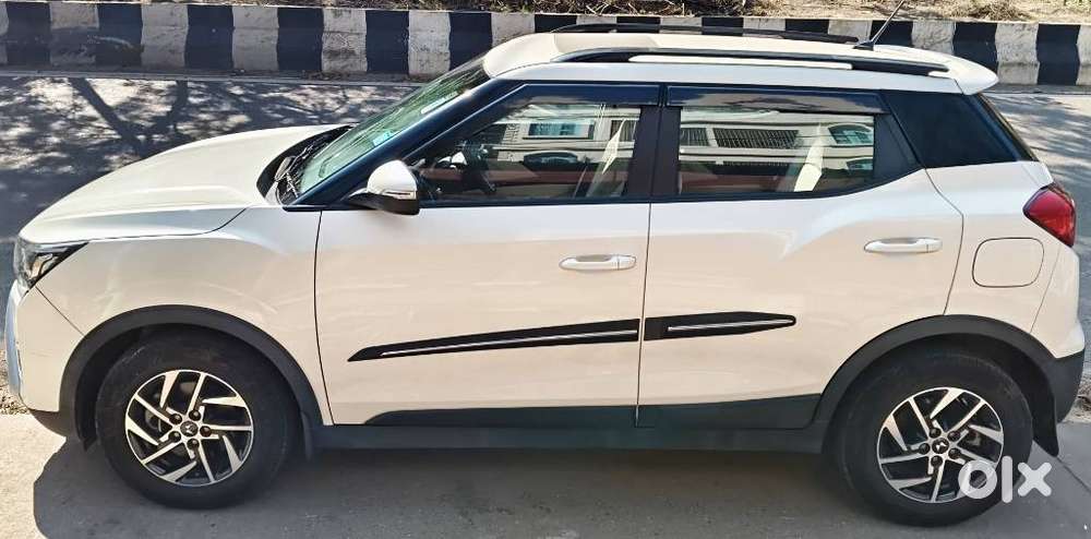 Mahindra Xuv300 1.2 W8 (o) Amt Petrol, 2023, Petrol
