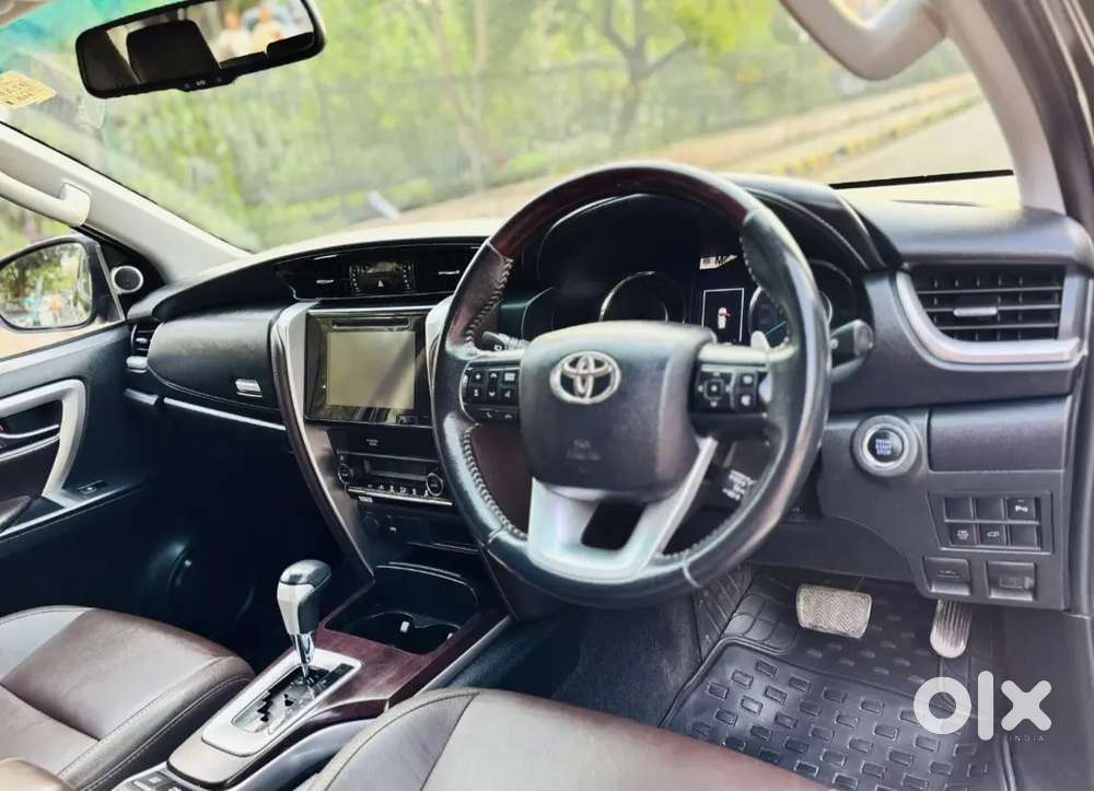 Toyota Fortuner Legender