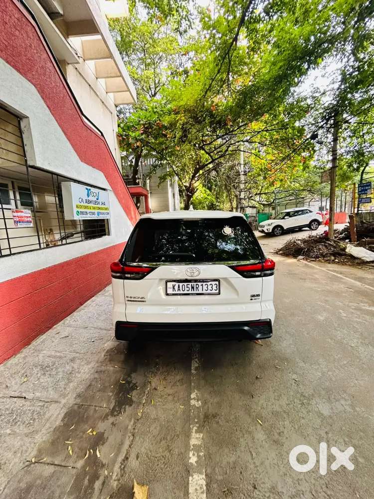 Toyota Innova Hycross Zx Option | 14,300 Km | Single Owner | White | ₹