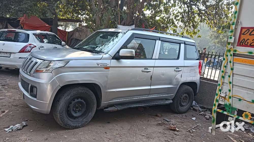 Mahindra Tuv 300 T6