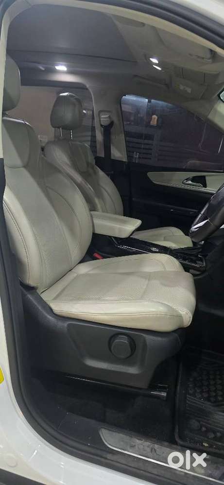 Mahindra Xuv700 2.2 Ax 7 Diesel At Luxury Pack Str, 2022, Diesel