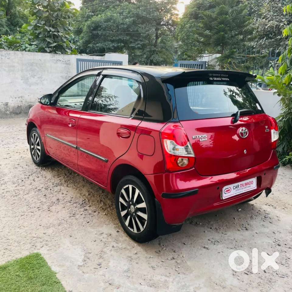 Toyota Etios Liva V Dual Tone, 2016, Petrol