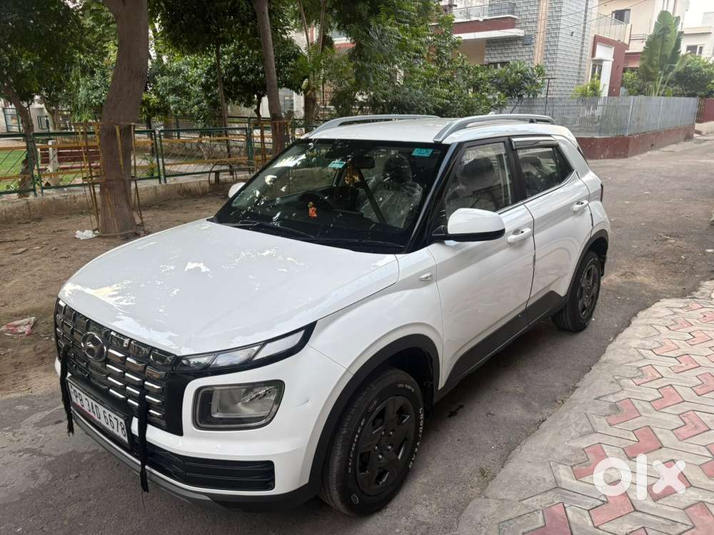 Hyundai Venue Petrol Mt 9000 Km 2025