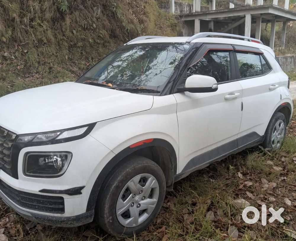 Hyundai Venue 2022 Petrol 31520 Km Driven