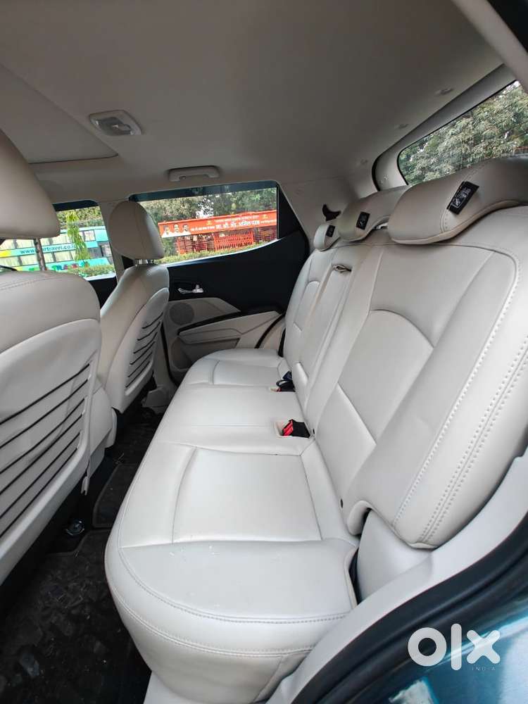 Mahindra Xuv300 W8 (o) 1.5 Diesel Amt, 2022, Diesel