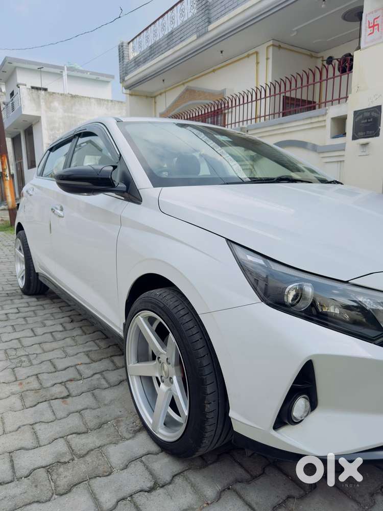 Premium Boss Sound System  1st Owner Single Hand Car  Cruise Control