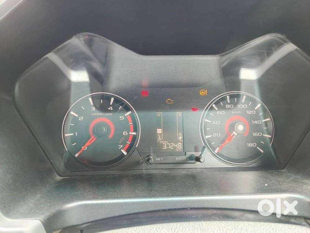 Mahindra Kuv 100 Mfalcon G80 K8 Dual Tone, 2017, Petrol
