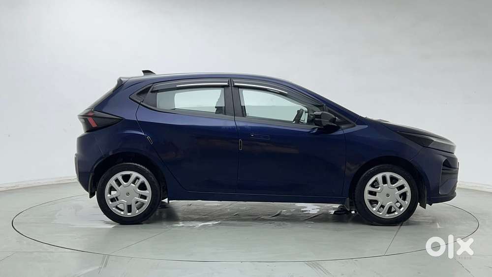 Tata Altroz 1.2 Xza Petrol Dct, 2025, Petrol