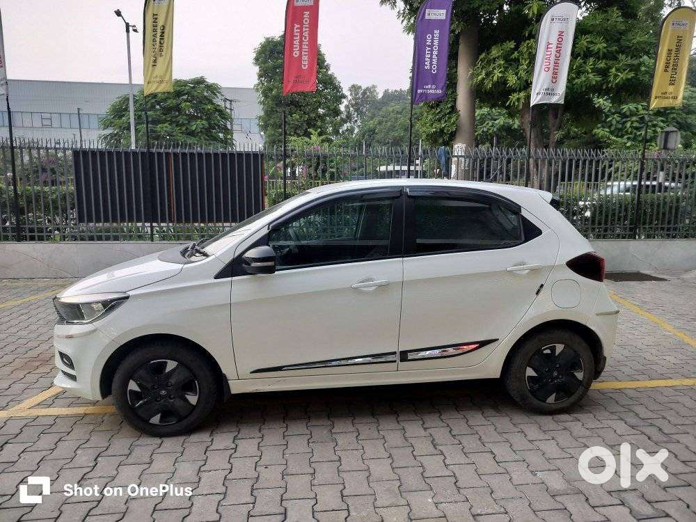 Tata Tiago 1.2 Revotron Xta, 2025, Petrol