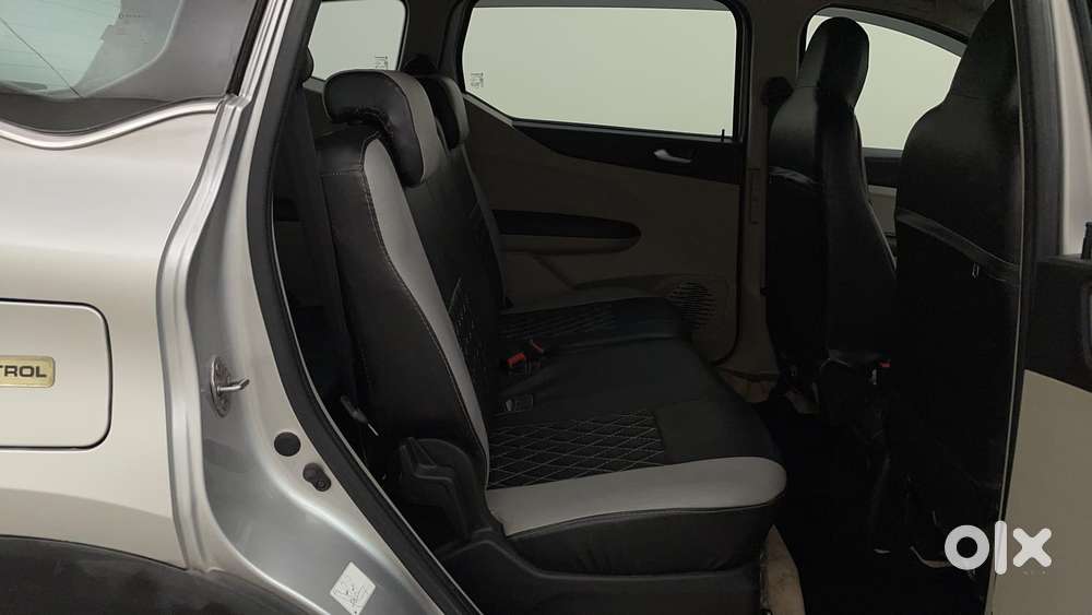 Renault Triber Rxz, 2023, Petrol