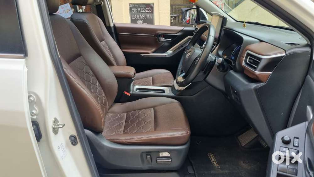 Toyota Innova Hycross 2.0 Zx (o) Hybrid 7 Str, 2024, Petrol