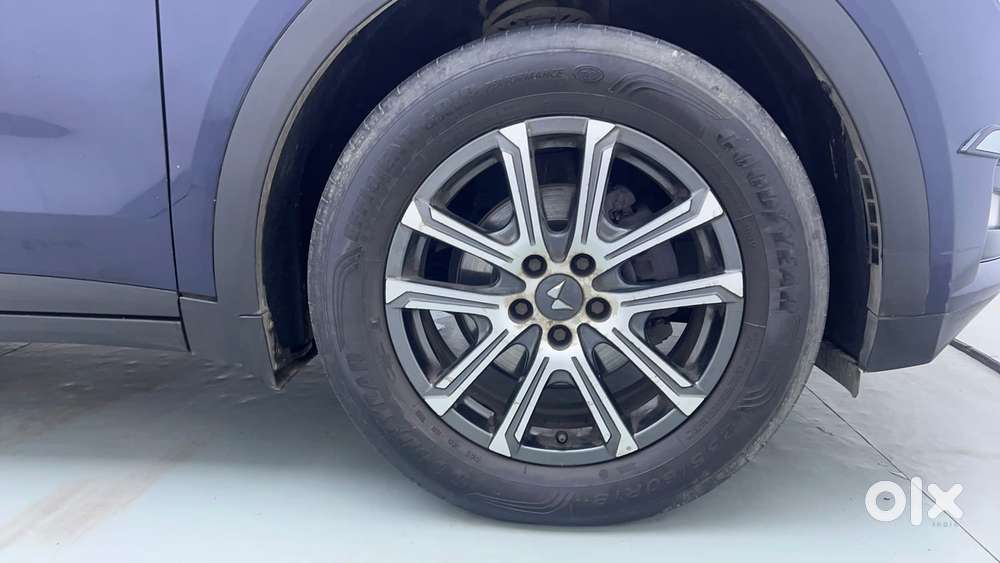 Mahindra Xuv700 2.0 Ax 7 Petrol At Luxury Pack Str, 2021, Petrol