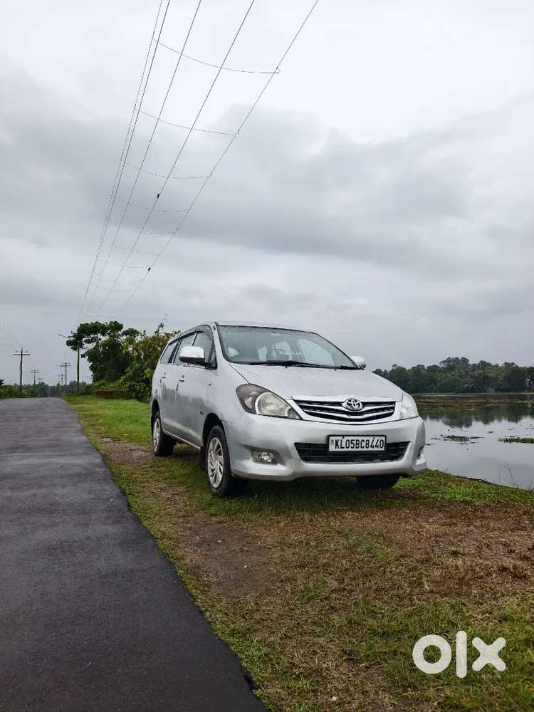 Toyota Innova 2010