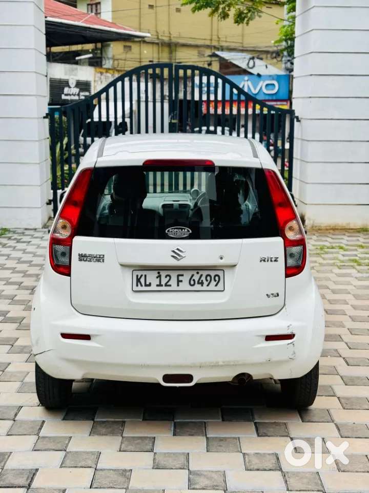 Maruti Suzuki Ritz Lxi, 2011, Petrol